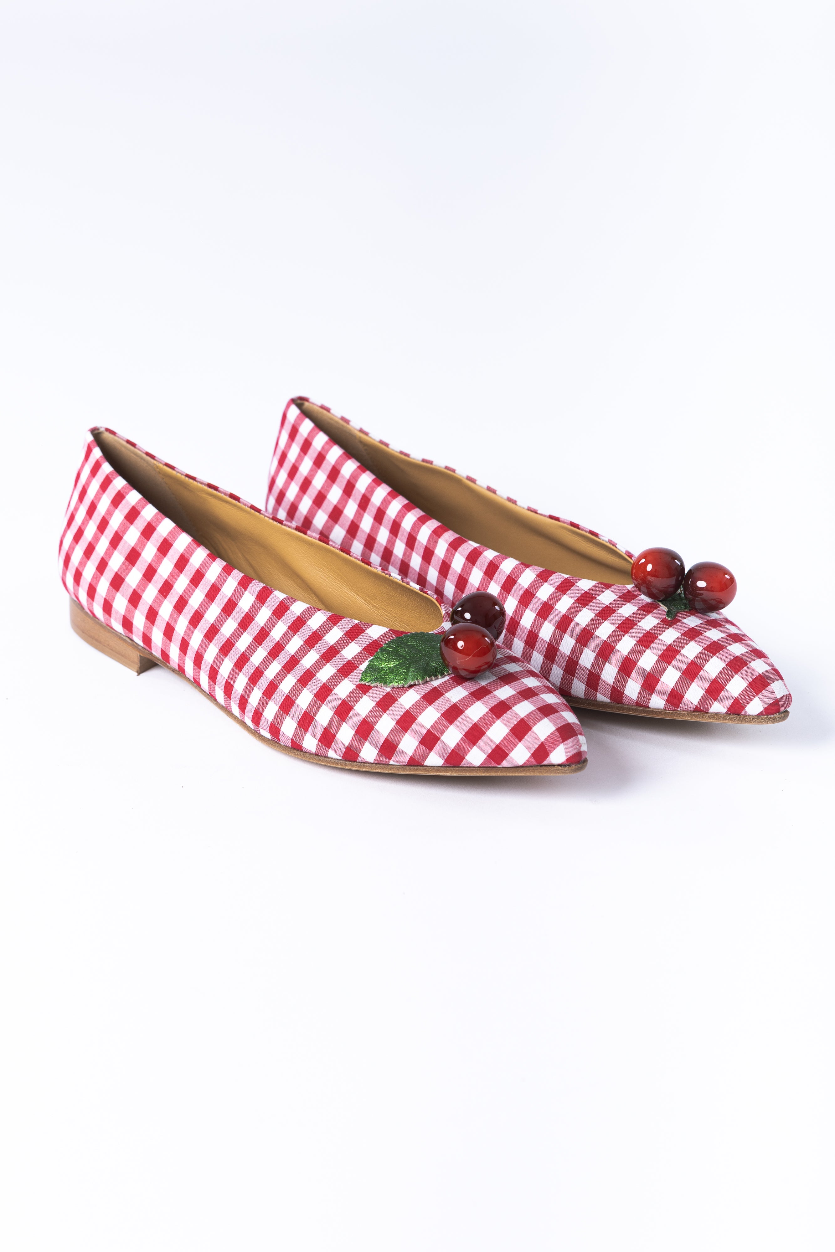 Ballerina Ninni Mancone con ciliegie